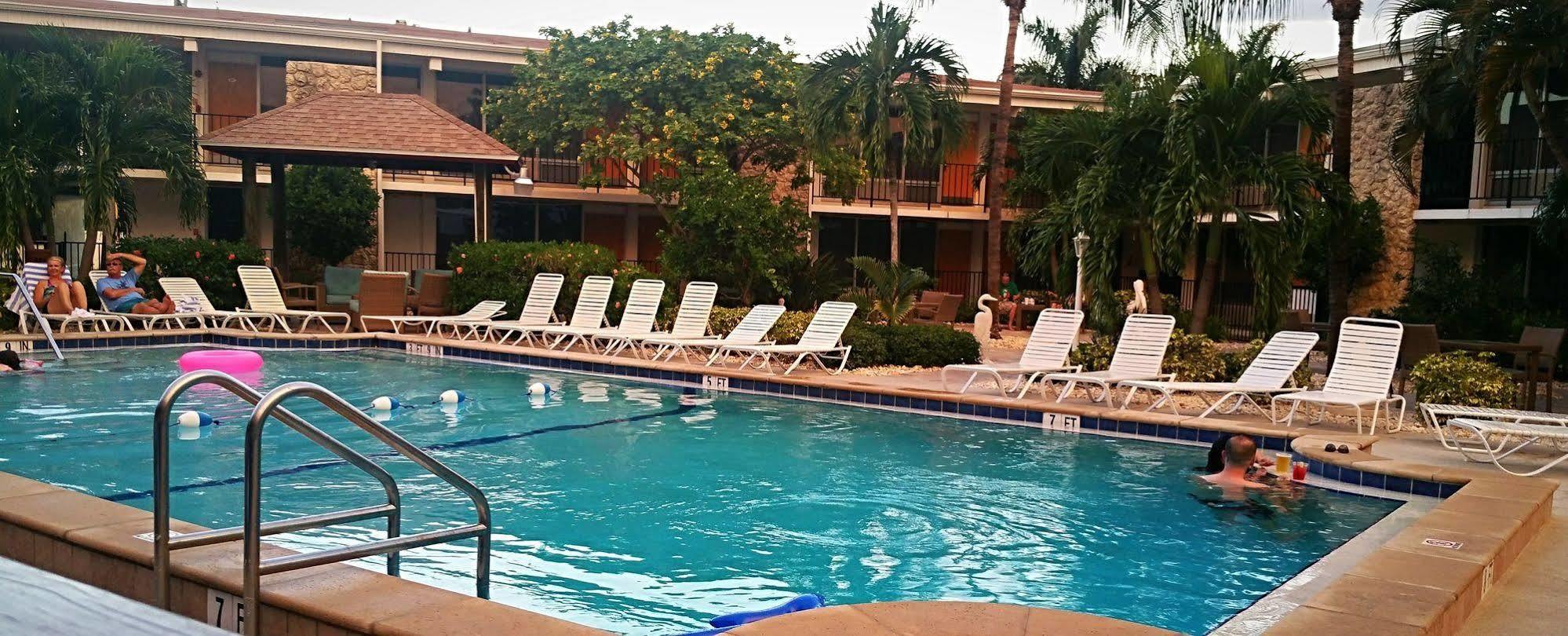 Resort Dolphin Key -